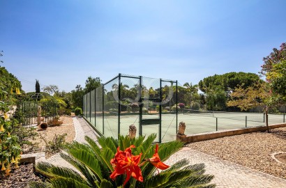 Traditional Family Villa with Tennis Court and Heated Pool
