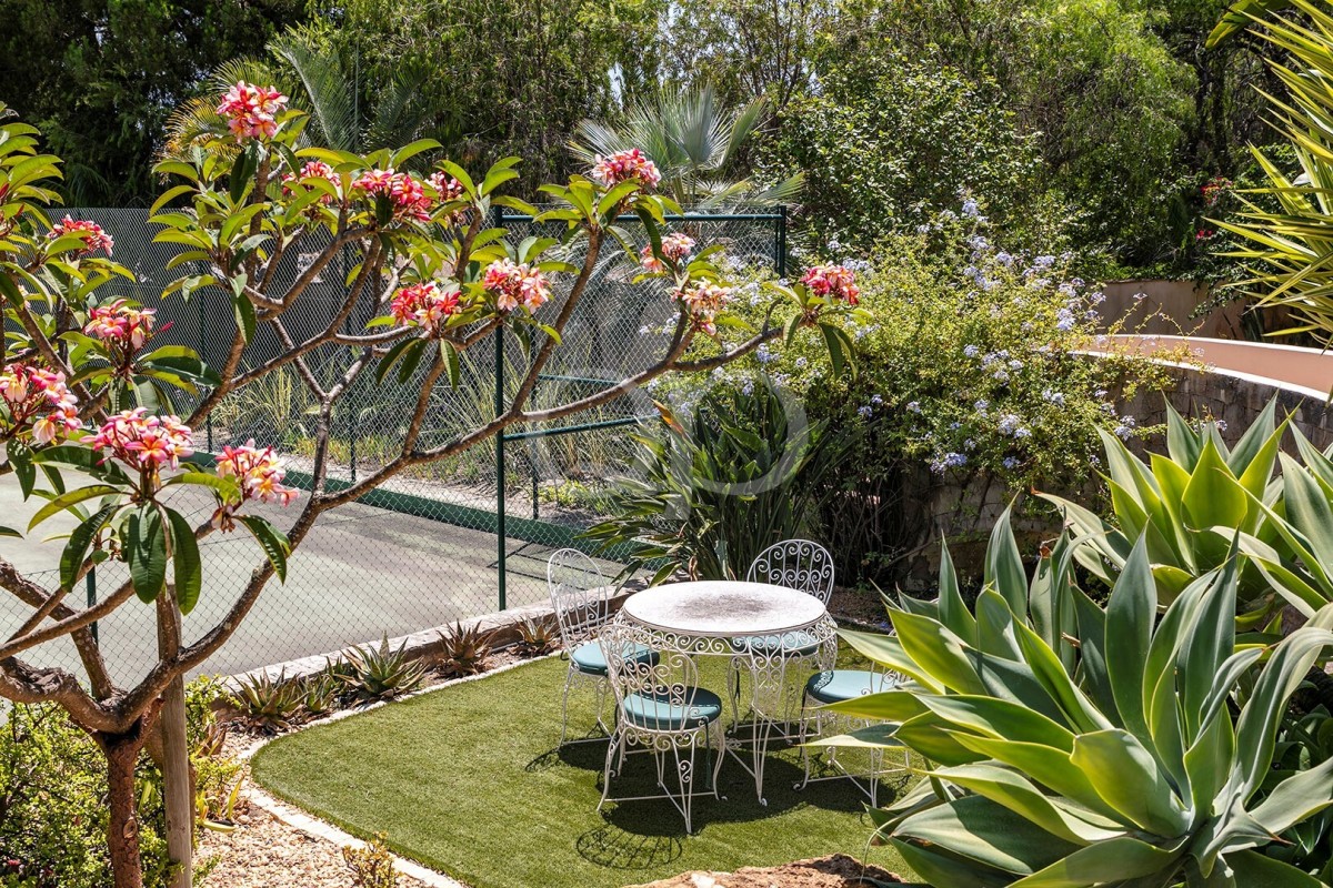 Traditional Family Villa with Tennis Court and Heated Pool