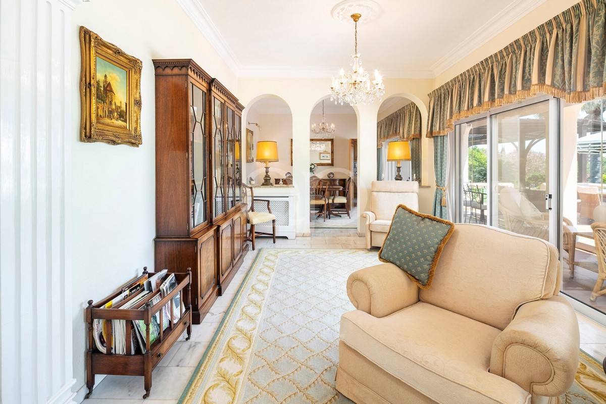 Traditional Family Villa with Tennis Court and Heated Pool