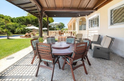 Traditional Family Villa with Tennis Court and Heated Pool