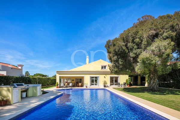 Traditional Family Villa with Golf Views in Vale do Lobo