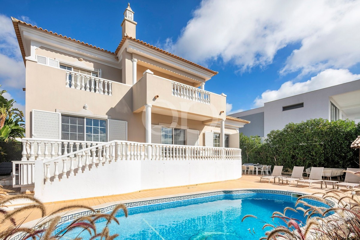 Elegant Family Villa near Quinta do Lago