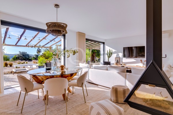 Prestigious Villa in the Algarve Countryside