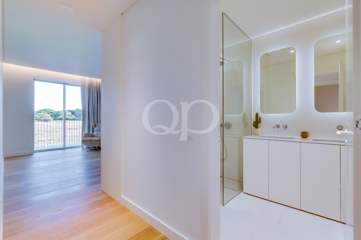 Sophisticated Beachfront Apartment in the Algarve