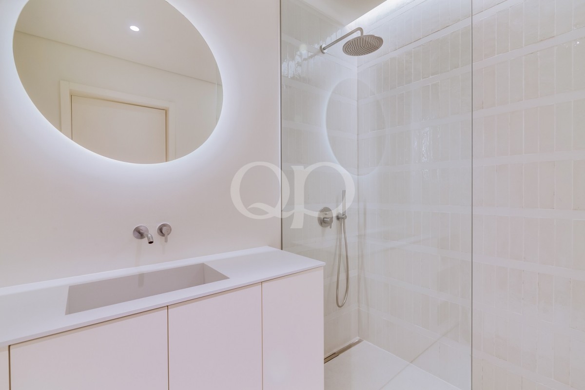 Contemporary Coastal Apartment in Quarteira, Algarve