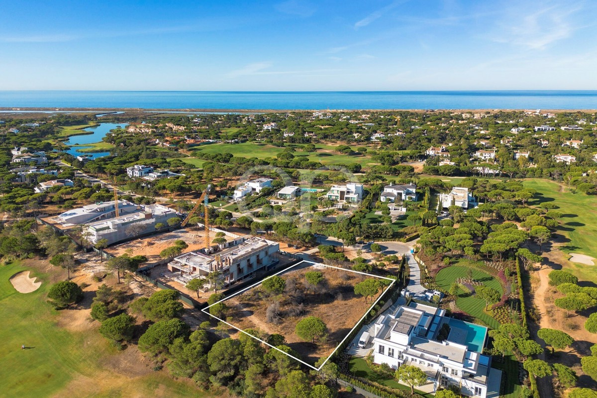 Exceptional plot with approved project in Quinta do Lago