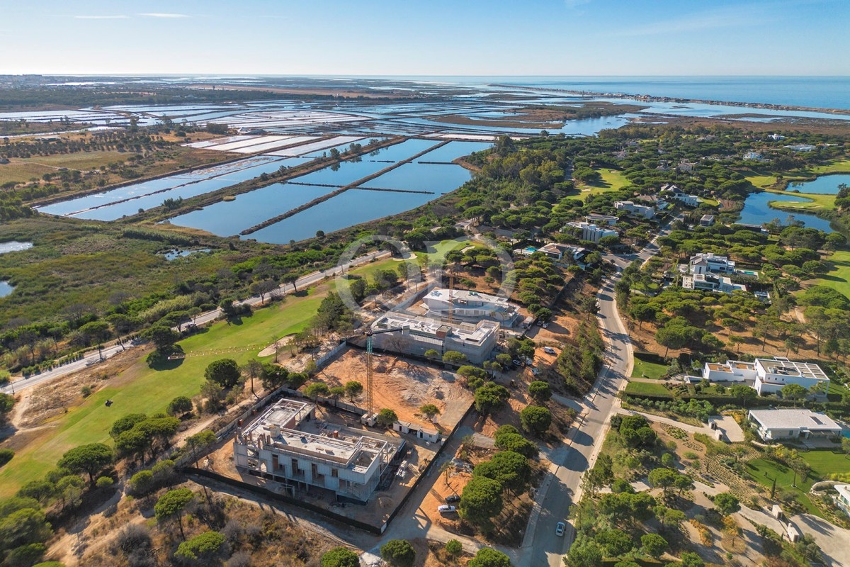 Exceptional plot with approved project in Quinta do Lago