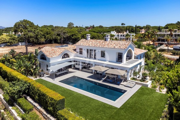One-of-a-kind 5 to 6-Bedroom Villa in Quinta do Lago