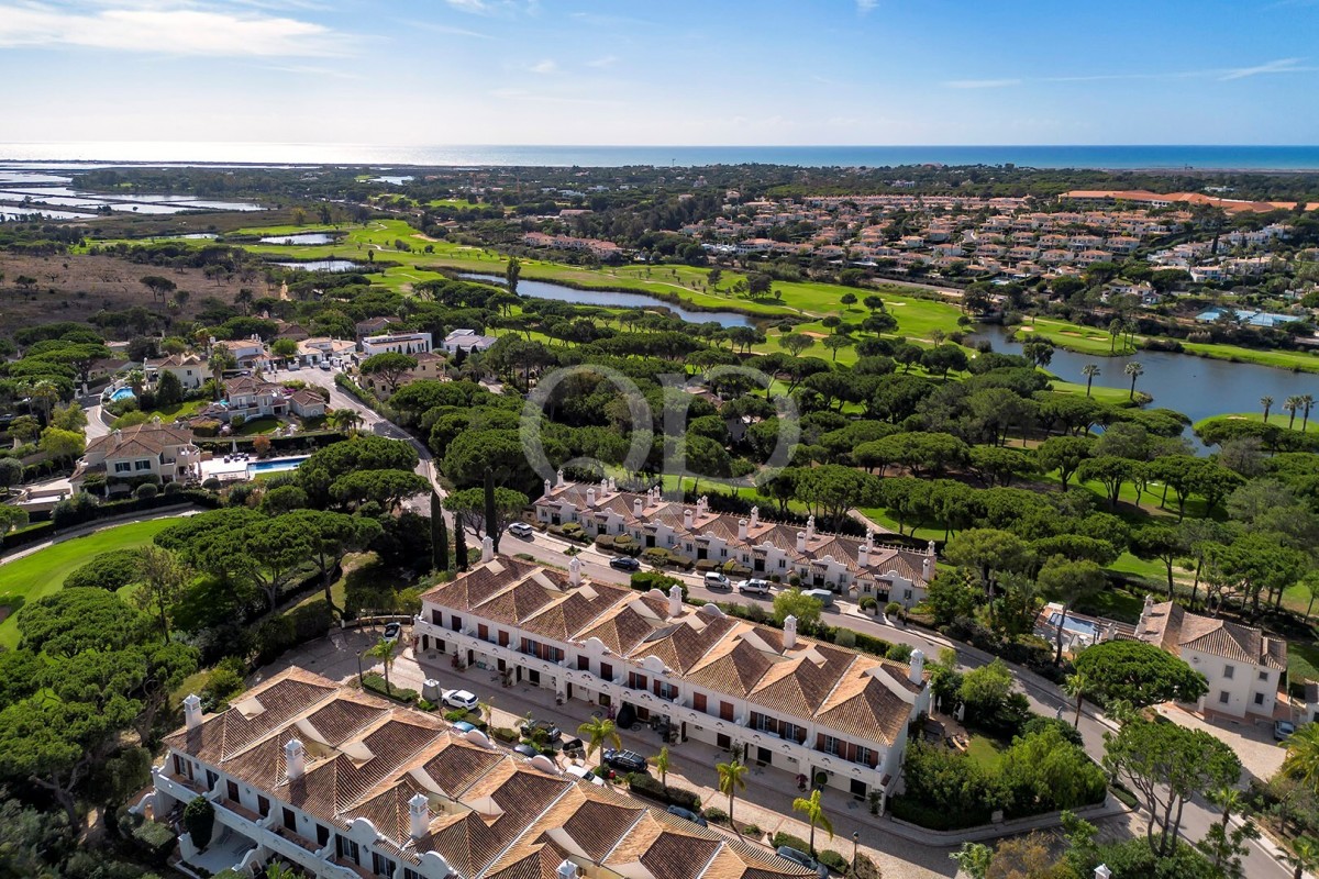 Refurbished Terraced Townhouse in Pinheiros Altos Golf Resort