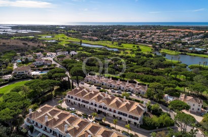 Refurbished Terraced Townhouse in Pinheiros Altos Golf Resort