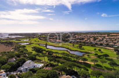Refurbished Terraced Townhouse in Pinheiros Altos Golf Resort
