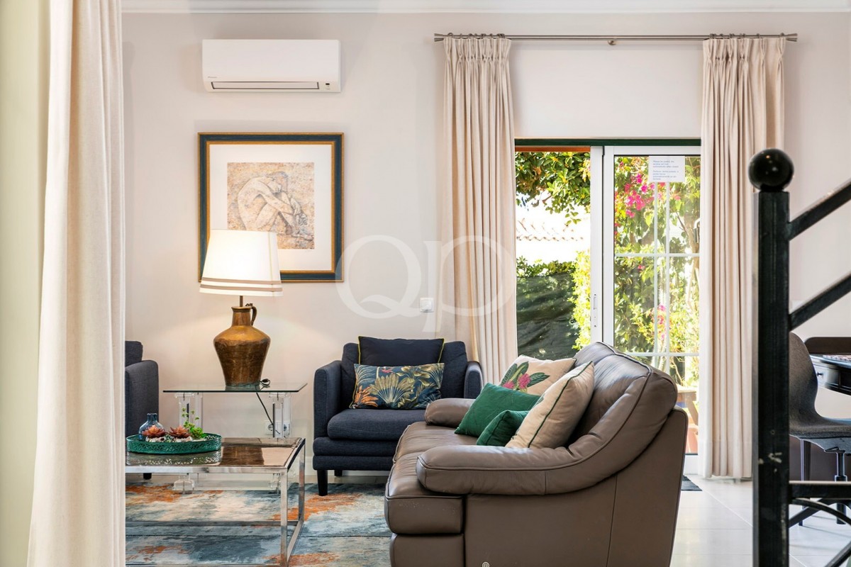 Refurbished Terraced Townhouse in Pinheiros Altos Golf Resort