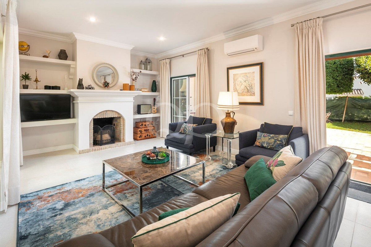 Refurbished Terraced Townhouse in Pinheiros Altos Golf Resort