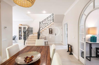 Refurbished Terraced Townhouse in Pinheiros Altos Golf Resort