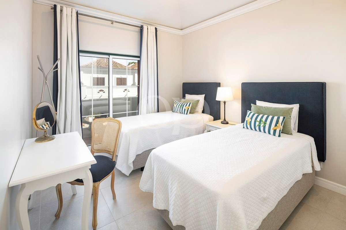 Refurbished Terraced Townhouse in Pinheiros Altos Golf Resort