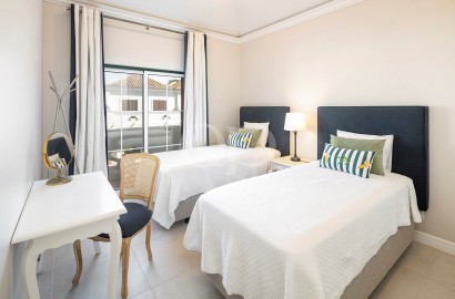 Refurbished Terraced Townhouse in Pinheiros Altos Golf Resort