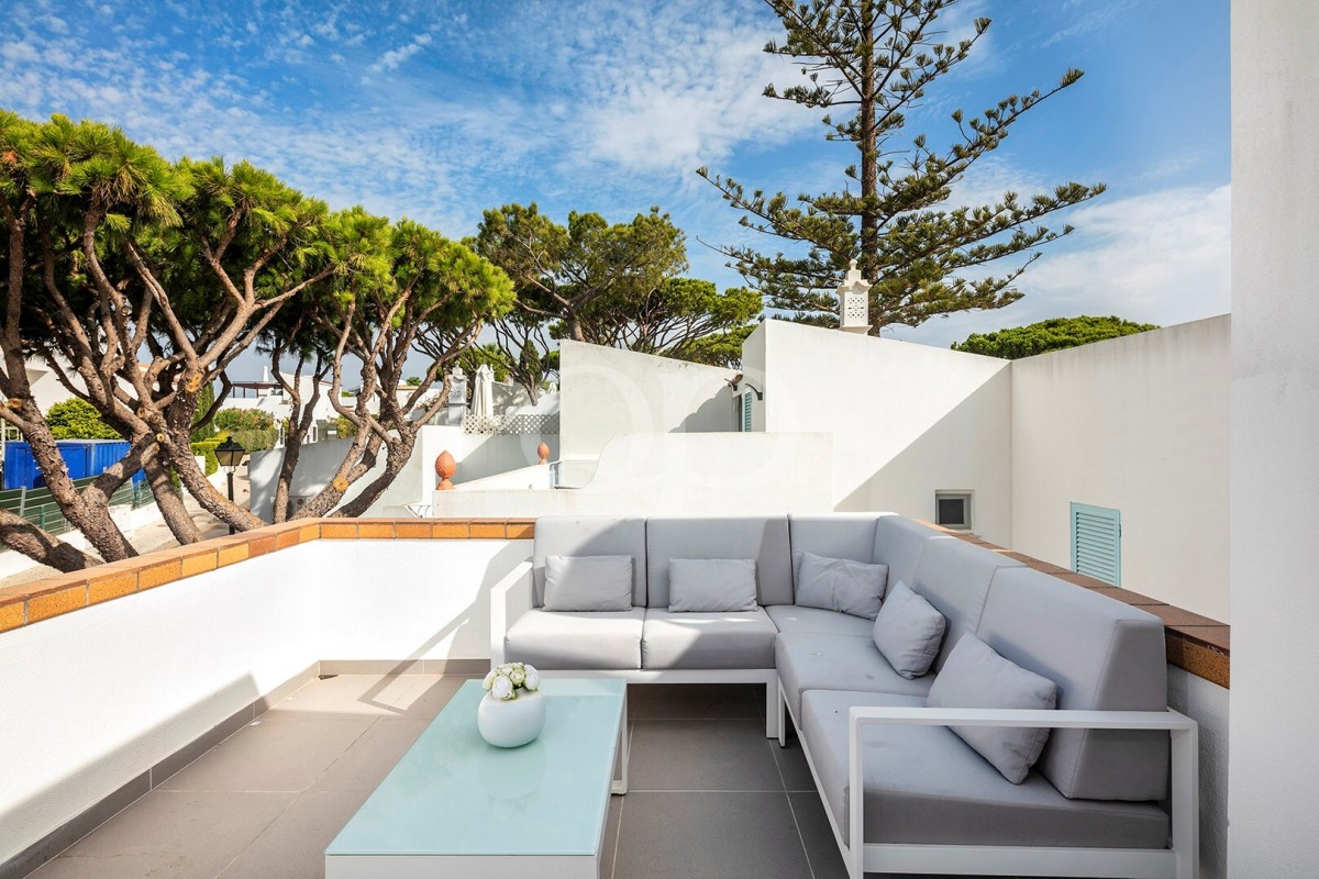 Charming 3-Level Townhouse with Sea Views in Vale do Lobo