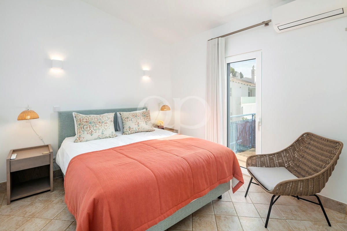 Charming 3-Level Townhouse with Sea Views in Vale do Lobo
