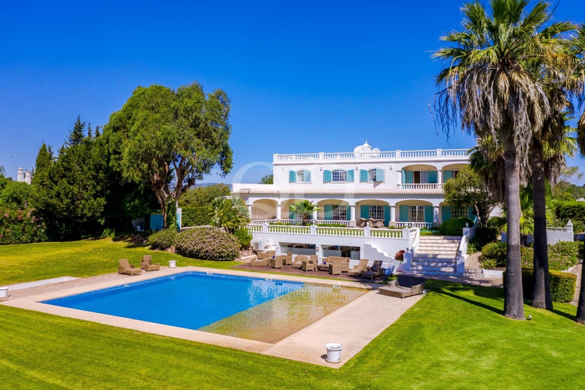 Prestigious 5-Bedroom Estate with Breathtaking Views of the Ria Formosa