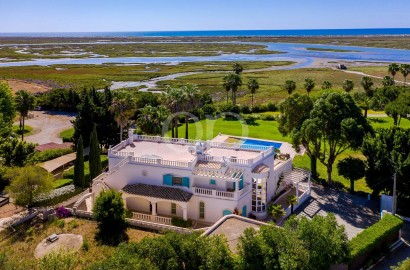 Prestigious 5-Bedroom Estate with Breathtaking Views of the Ria Formosa