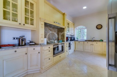 Prestigious 5-Bedroom Estate with Breathtaking Views of the Ria Formosa