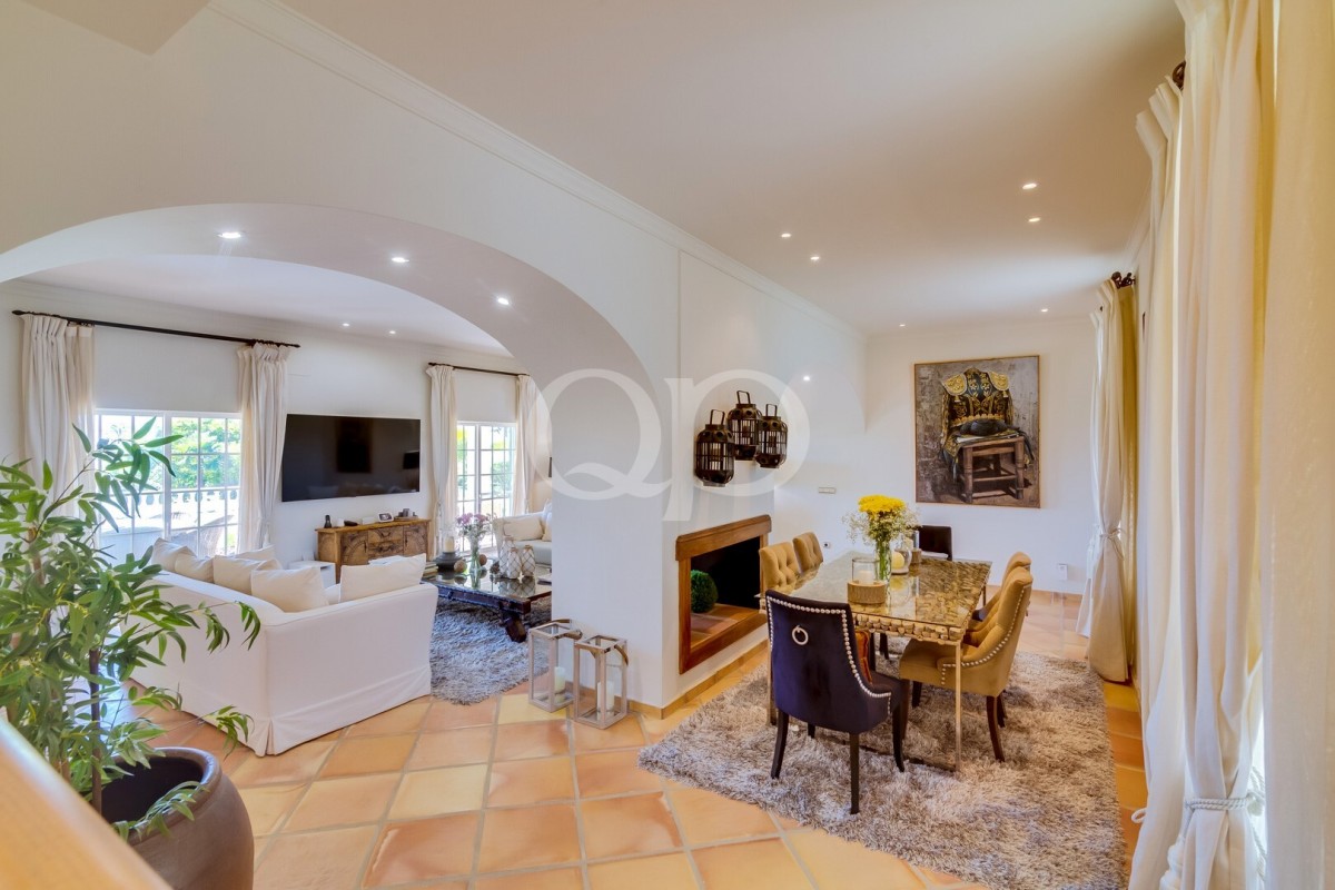 Prestigious 5-Bedroom Estate with Breathtaking Views of the Ria Formosa