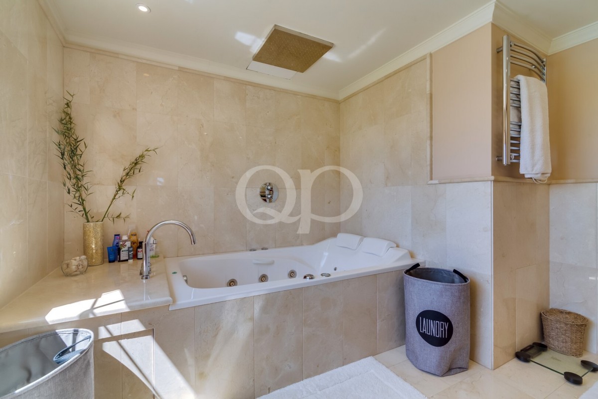 Prestigious 5-Bedroom Estate with Breathtaking Views of the Ria Formosa