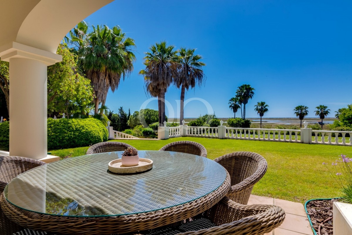 Prestigious 5-Bedroom Estate with Breathtaking Views of the Ria Formosa