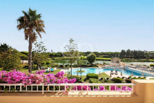 Bright and Modern Apartment with Lake and Golf Views in Quinta do Lago
