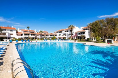 Stylish Apartment with Lake Views in Quinta do Lago