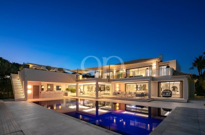 A luxurious south-facing property wonderfully located in Quinta do Lago