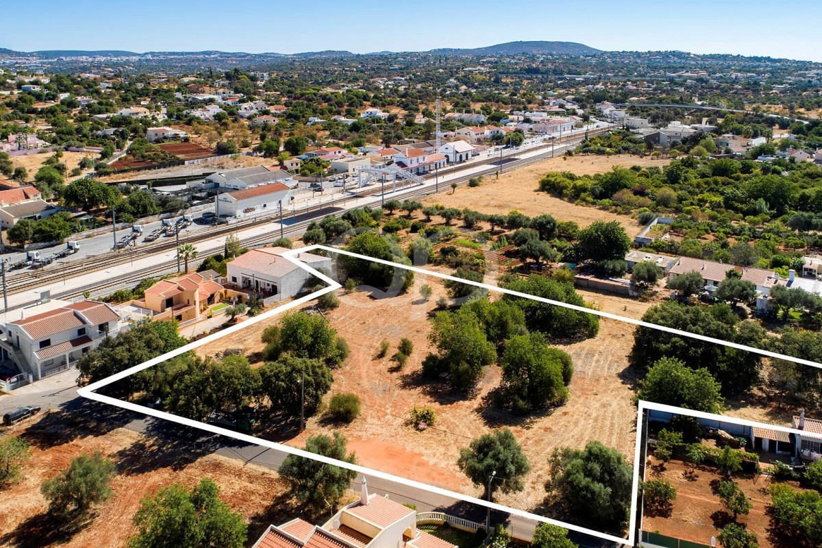 Large Plot Located in Loulé