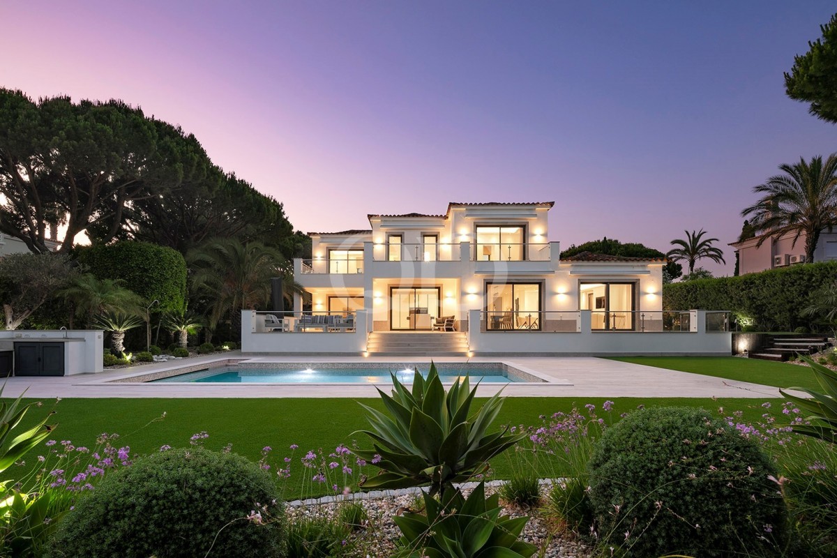 Stunning 4-Bedroom Luxury Villa Overlooking San Lorenzo Golf Course