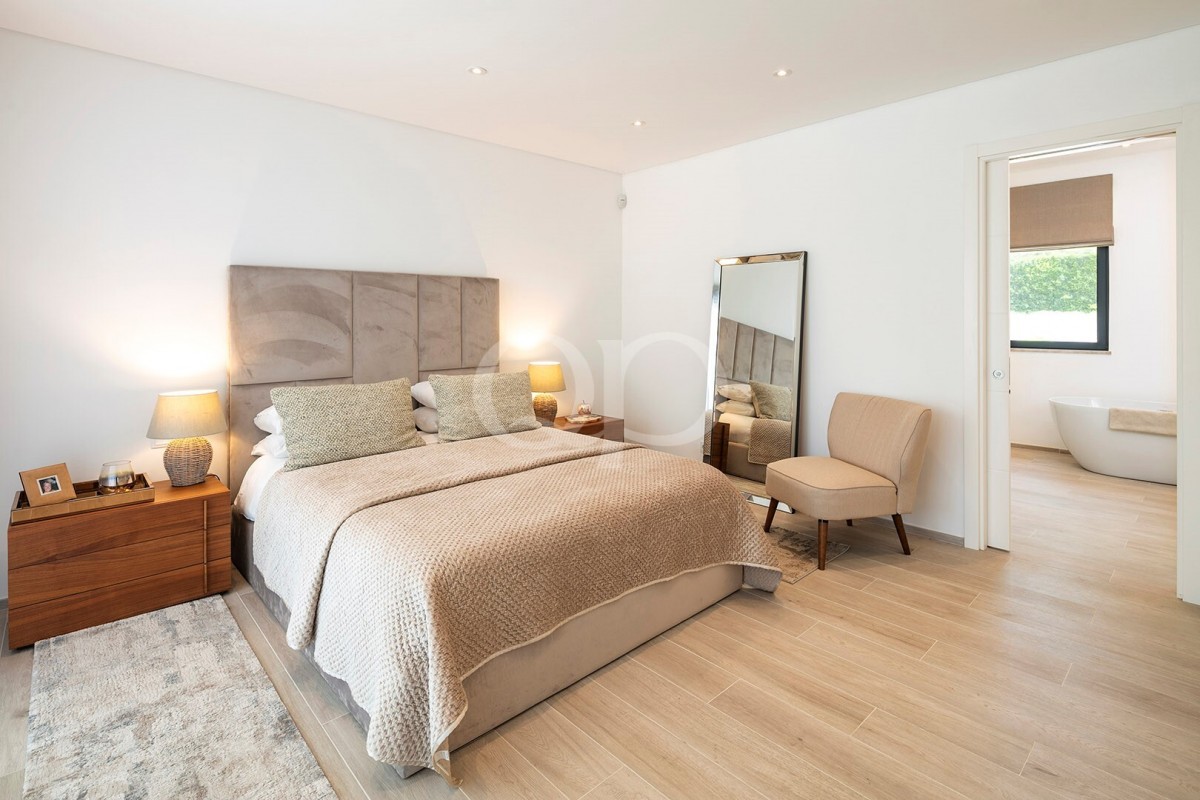 Stunning 4-Bedroom Luxury Villa Overlooking San Lorenzo Golf Course