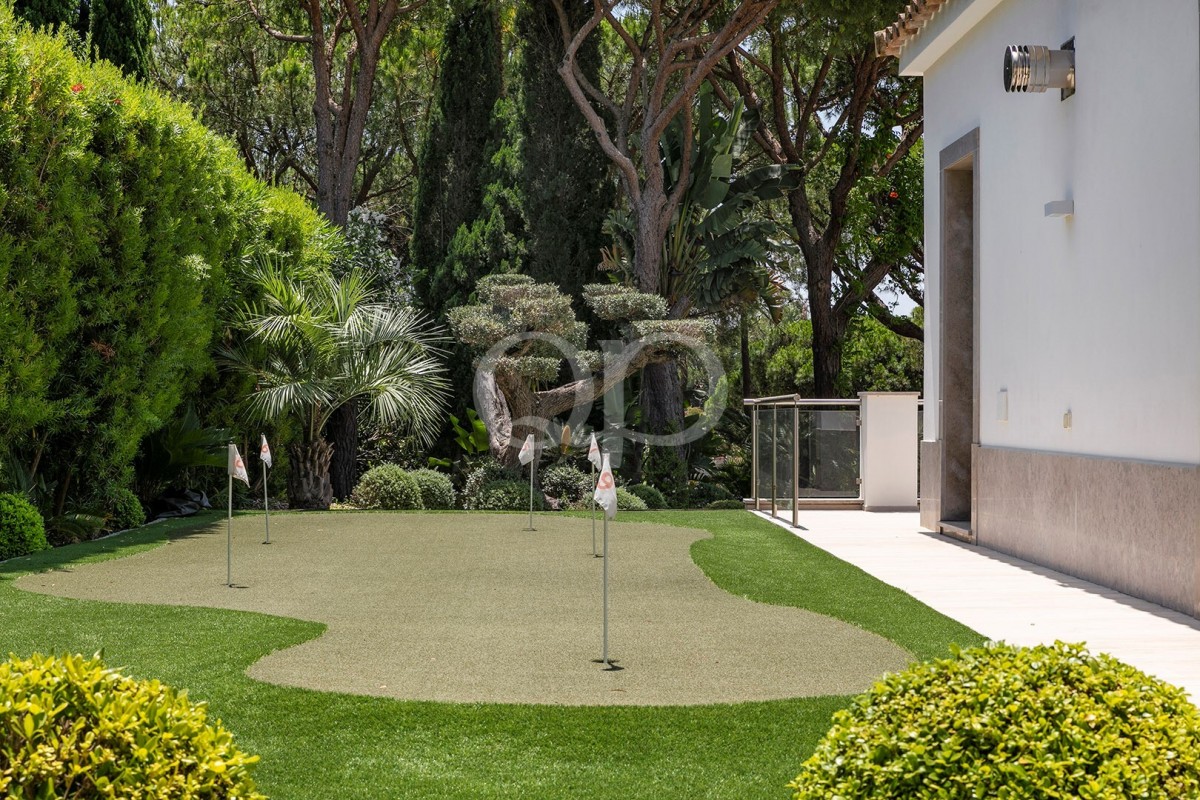 Stunning 4-Bedroom Luxury Villa Overlooking San Lorenzo Golf Course