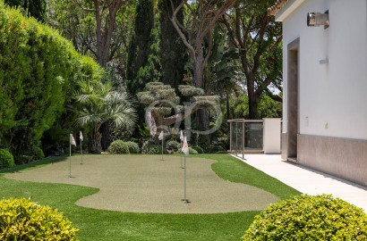Stunning 4-Bedroom Luxury Villa Overlooking San Lorenzo Golf Course