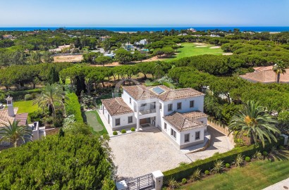 Stunning 4-Bedroom Luxury Villa Overlooking San Lorenzo Golf Course