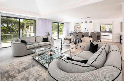 Stunning 4-Bedroom Luxury Villa Overlooking San Lorenzo Golf Course