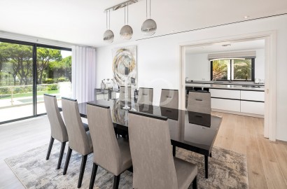 Stunning 4-Bedroom Luxury Villa Overlooking San Lorenzo Golf Course