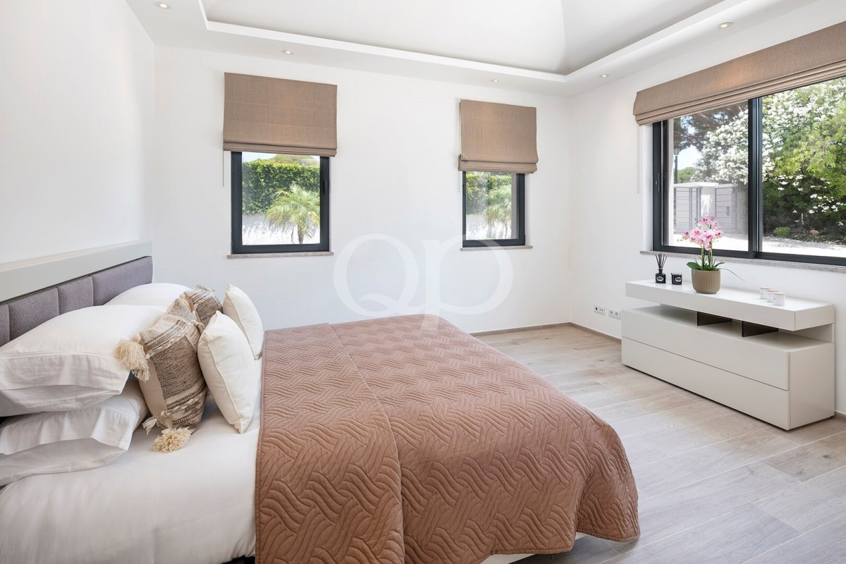 Stunning 4-Bedroom Luxury Villa Overlooking San Lorenzo Golf Course
