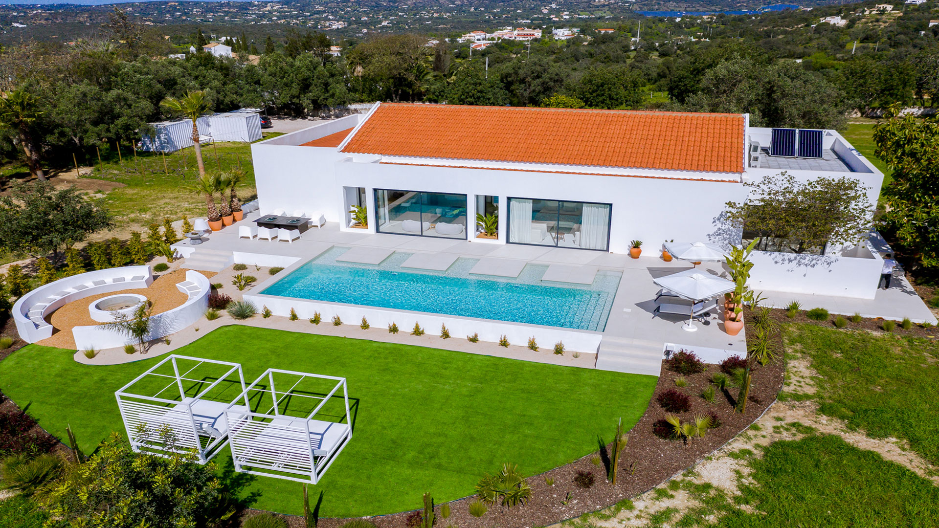 Californian-Inspired 3-Bedroom Villa in Santa Bárbara