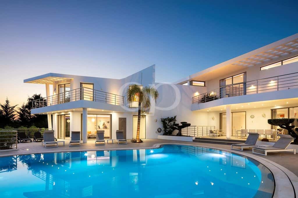 Moradia contemporânea com vista para o campo de golfe da Quinta do Lago - QP Savills