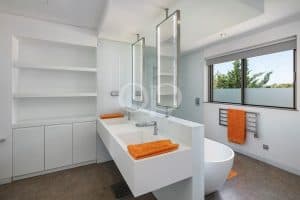 Moradia contemporânea com vista para o campo de golfe da Quinta do Lago - QP Savills