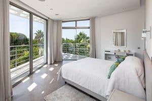 Moradia contemporânea com vista para o campo de golfe da Quinta do Lago - QP Savills