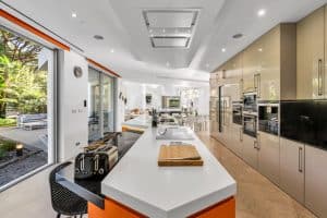 Moradia contemporânea com vista para o campo de golfe da Quinta do Lago - QP Savills