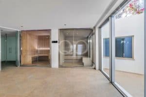 Moradia contemporânea com vista para o campo de golfe da Quinta do Lago - QP Savills