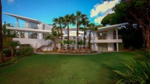 Moradia contemporânea com vista para o campo de golfe da Quinta do Lago - QP Savills