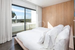 Moradia luminosa e elegante em Vale do Lobo - QP Savills