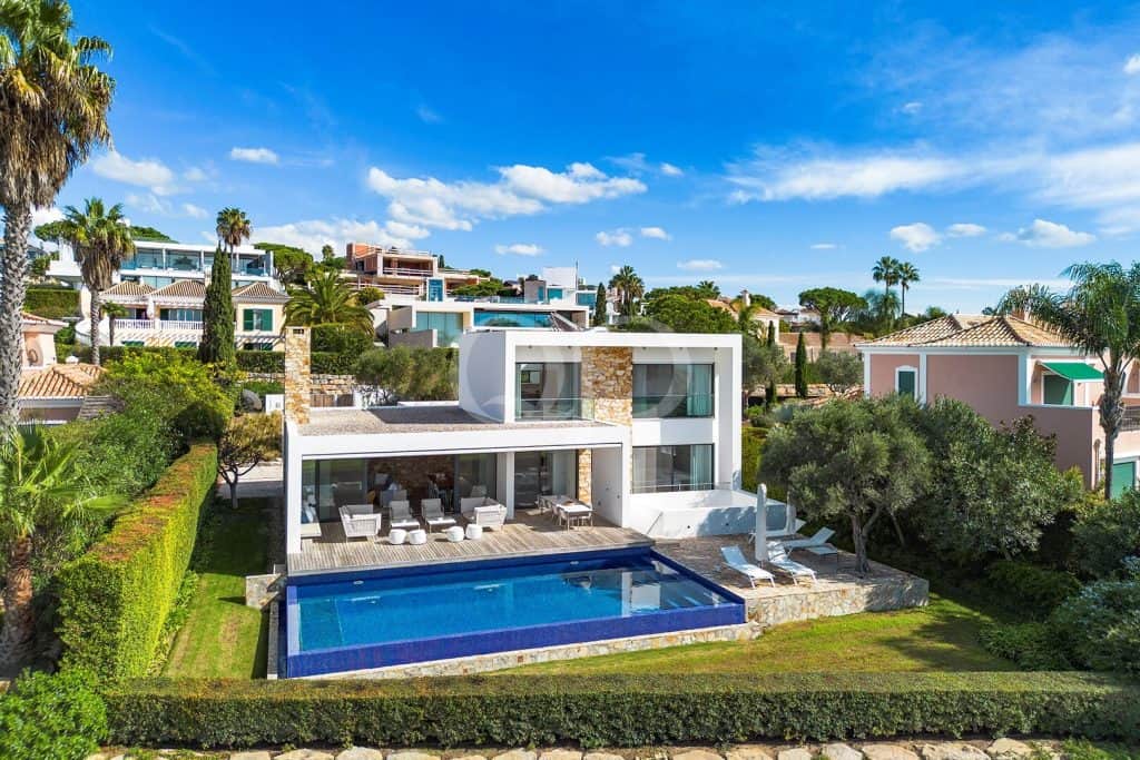 Moradia luminosa e elegante em Vale do Lobo - QP Savills
