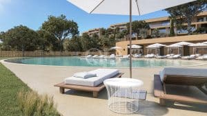 Chaises longues de piscine